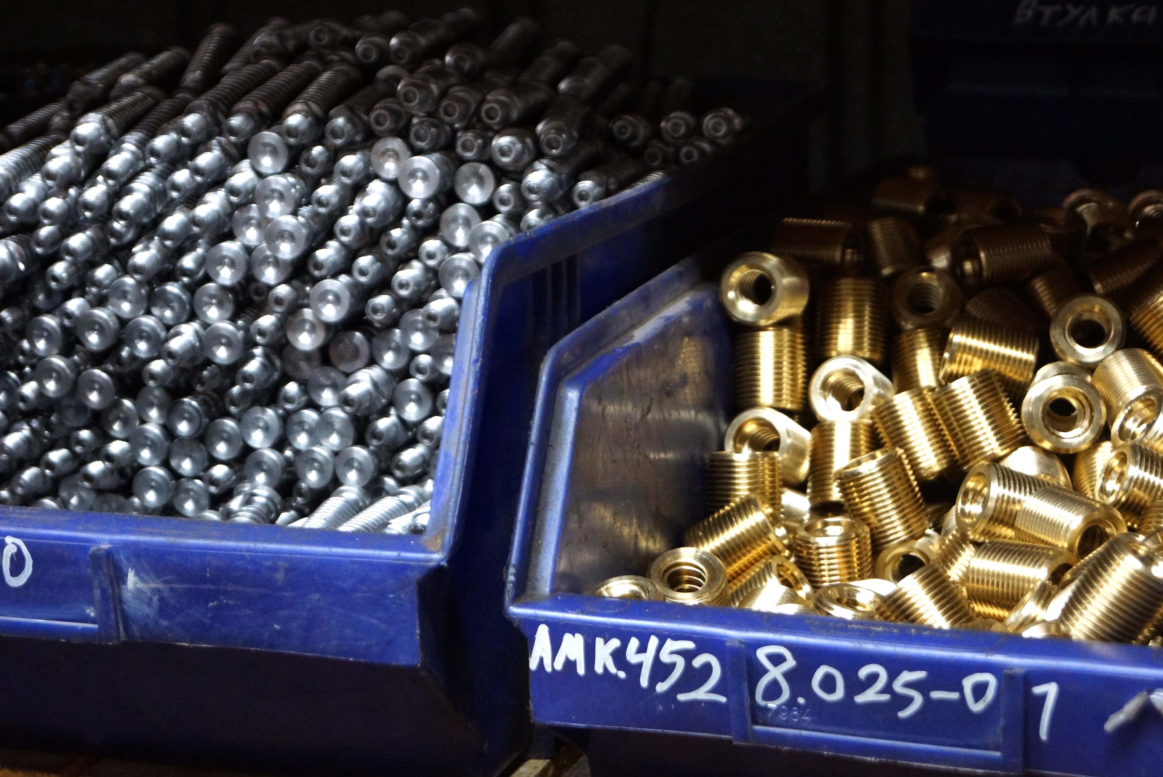 small parts for assembling large pipeline valves