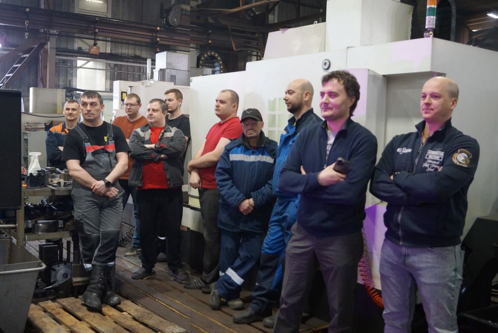 Altai Machine-Building Company staff at a plant event | photo